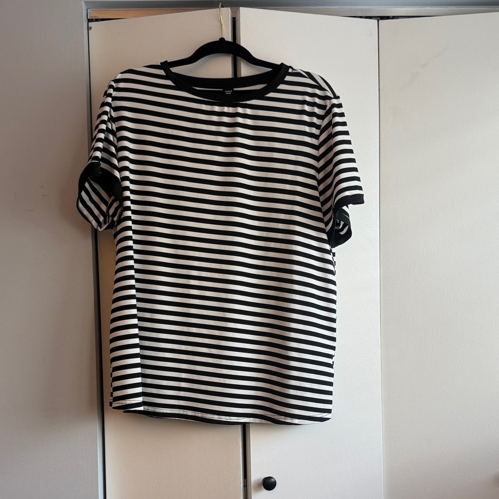 SHEIN Black and White Striped Short Sleeve Tee